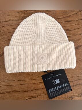 NWT Moose Knuckles Neige Wool-Blend Beanie